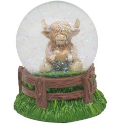 Highland Cow Heart Waterglobe
